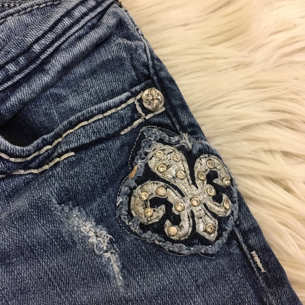 ⚜️SOLD⚜️Miss Me Buckle Embellish Bootcut Jeans - Picture 4 of 8